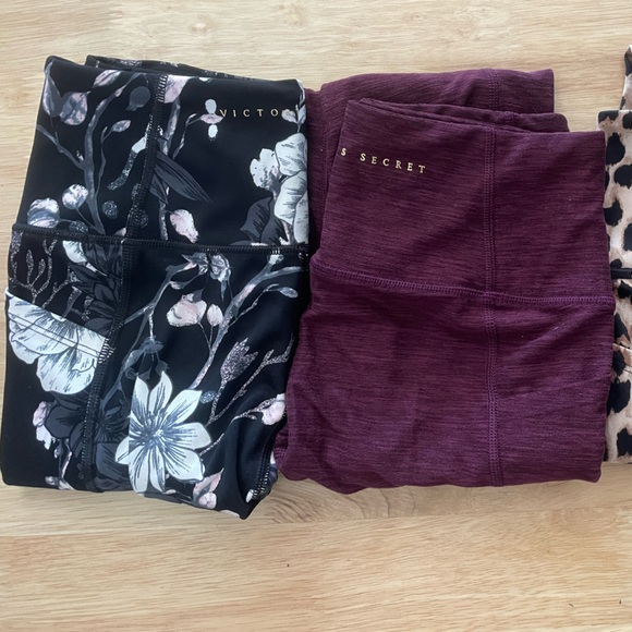 Victorias Secret Ultimate leggings Bundle 4 pieces w/ pockets
Size 2 - Picture 4 of 10